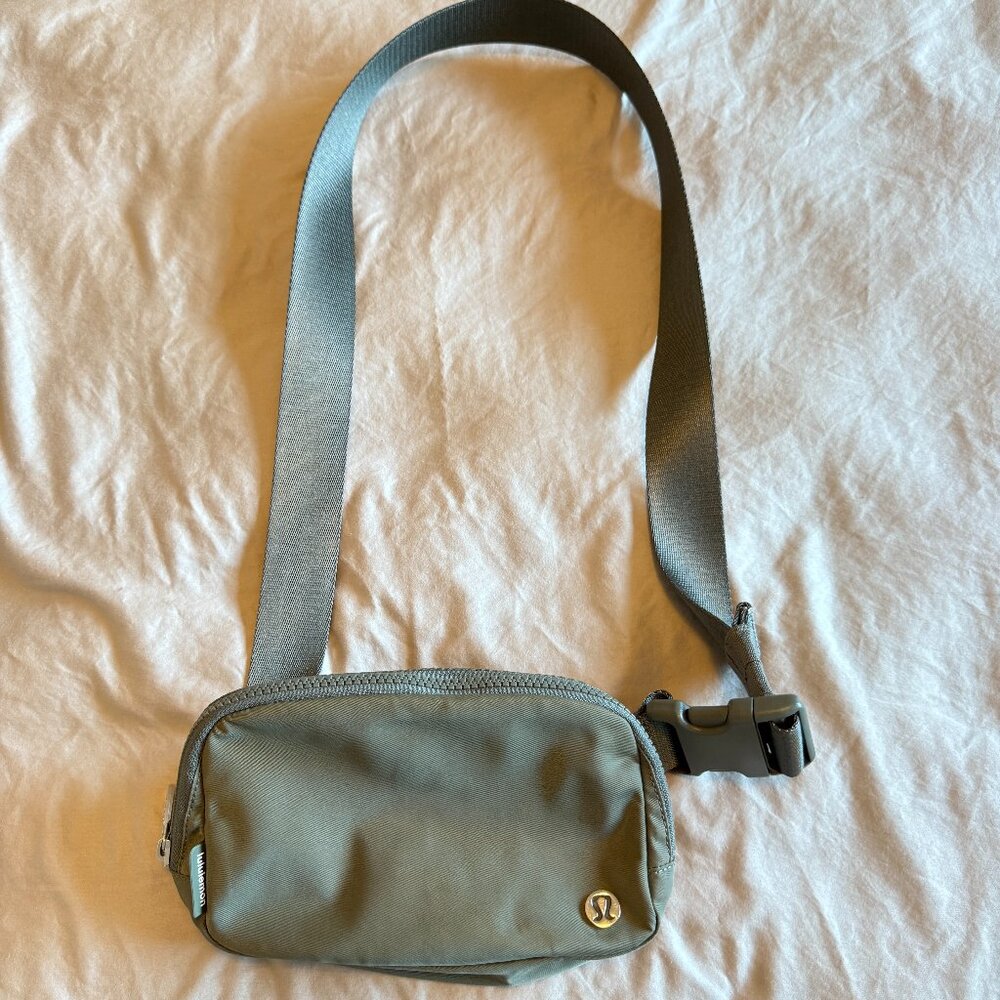 Lululemon Everywhere Belt Bay 1L Army Green